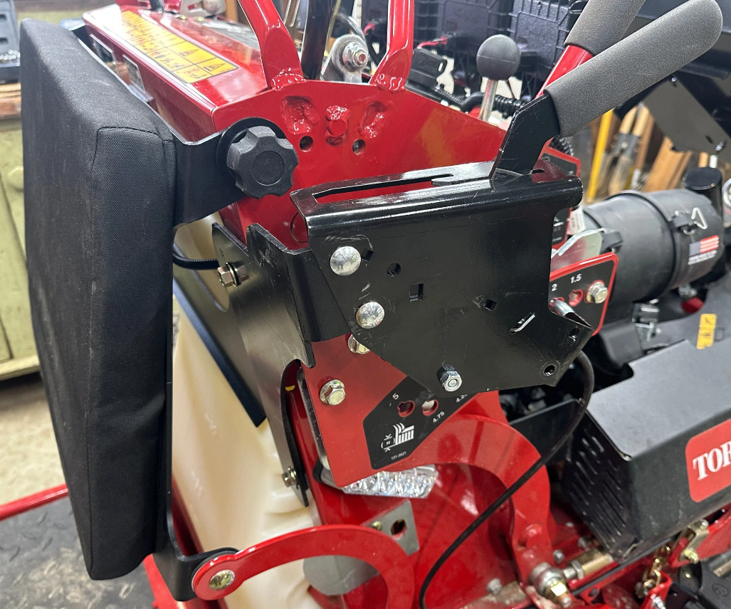 Grassflap chute blocker toro mower
